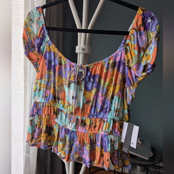 128.Nwt O'Neill Floral Multicolor Women's Top - Picture 2 of 5